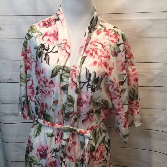 show me your MuMu Brie Robe Garden Of Blooms Floral Print Short One Size - Picture 7 of 8